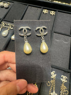 CHANEL CC Pearl Drop Earrings(Silver) - LONDONKELLY 英國名牌代購
