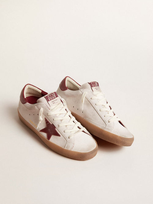 GOLDEN GOOSE Super - Star in white suede with burgundy leather star and heel tab | 黃金鵝 Super - Star 白色麂皮款,搭配酒紅色皮革星星與後跟標籤(白色) - LondonKelly 英國名牌代購