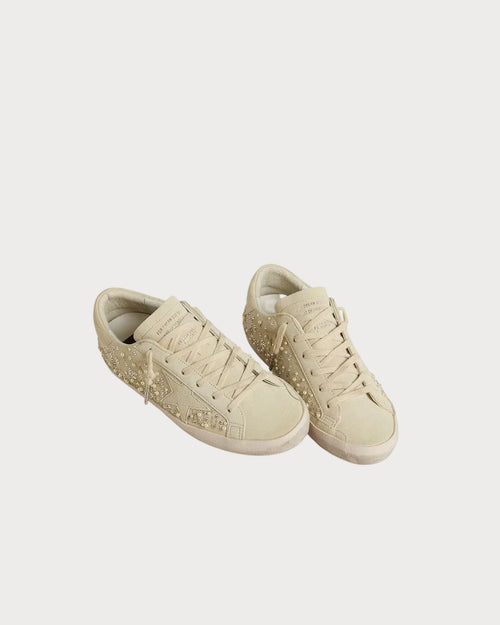 GOLDEN GOOSE Women’s Super - Star in beige suede with pearls and Swarovski crystals | 黃金鵝 女款 Super - Star 米色麂皮款,搭配珍珠與施華洛世奇水晶(米色) - LondonKelly 英國名牌代購