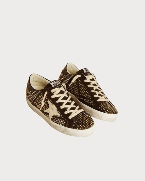 GOLDEN GOOSE Women’s Super - Star in studded black nappa with white leather star | 黃金鵝 女款 Super - Star 黑色鉚釘納帕皮革款,搭配白色皮革星星(黑色) - LondonKelly 英國名牌代購