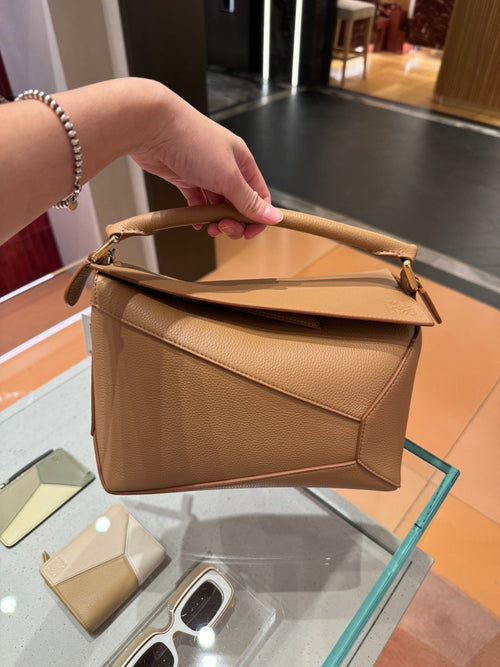 Loewe 英国代购 vs 香港门市｜2026 年最新真实差价比较 - LONDONKELLY 英国名牌代购